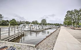 Modern Grand Haven Condo - Steps To Downtown!